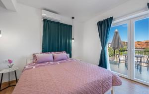 Awesome Home In Pirovac With Kitchen