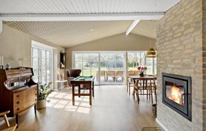 3 Bedroom Ocean Front Home In Hals