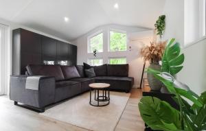 Lovely Home In Hellendoorn With Wifi