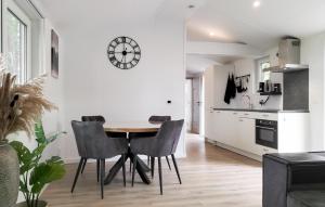 Lovely Home In Hellendoorn With Wifi