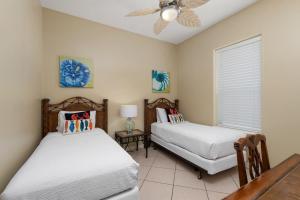 Beautiful 2 Bed 2 bath 1st Floor condo by beach with Pool