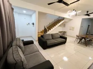 Nafiri Setia City Convention Centre & Bukit Raja - Kampong Batu Belah