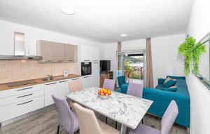 3 Bedroom Lovely Home In Vinisce 