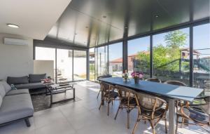 Awesome Apartment In Novigrad With Wifi 
