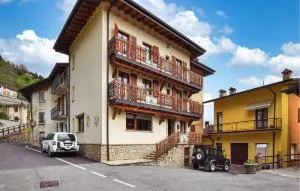 2 Bedroom Stunning Apartment In Pezzoro - Collio