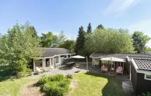 4 Bedroom Amazing Home In Dronningmølle - Dronningmølle