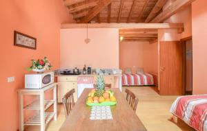 2 Bedroom Stunning Apartment In Pezzoro