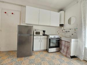 Maisons de vacances Appartement cosy avec balcon, plage a 150m, parking, animaux sur demande - La Faute-sur-Mer - FR-1-476-220 : photos des chambres