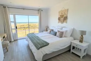 Sunrise Vista: Ocean & Mountain views, Boho-Chic - Strandfontein