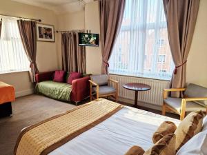 Tradesmen Inn 3-BR 6-beds & Gated Parking