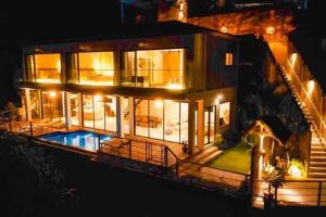 “Above The Coconuts - Villa Silk” Kuta Central