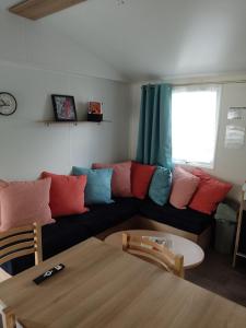 Campings SAS MHVACANCES LOUE MOBILHOME 2 CHAMBRES PROCHE CHATEAUX et ZOO BEAUVAL : photos des chambres