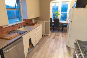 Bright vintage Apt in the heart of Seattle