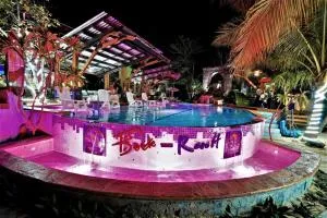 The Dock Resort over water retreat - Roatan