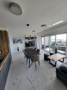 Wohnung mit wunderschönen Meer- und Bergen- Aussicht 