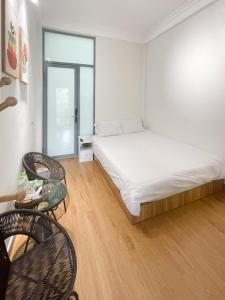 Sunny Garden Balcony in Old Quarter, Free Laundry, Free Water