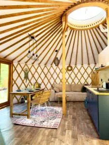 Jurta nad Zegrzem z prywatnym jacuzzi - Łosie