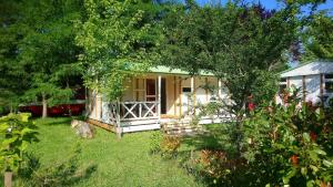 Sejours a la campagne camping fontaine du roc : photos des chambres