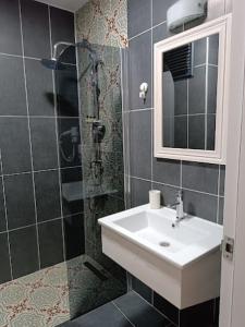 Limis Hotel