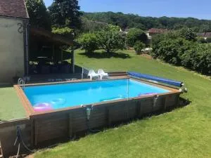 la maison d'en bas avec belle piscine - Turny