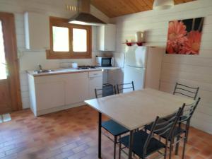 Sejours a la campagne camping fontaine du roc : photos des chambres