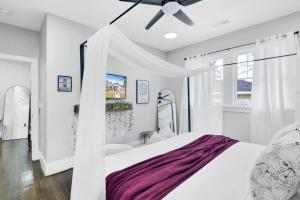 #BhamChic King Bed with Park View Near Top Golf Uptown BJCC Hoover Complex