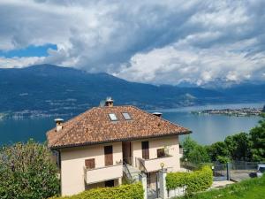 Apartment with garden and terrace beautiful lake view