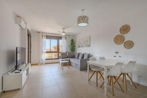 Palm Mar El Mocan 3 beautiful renovated penthouse apartment with terrace, parking AC - 4hvězdičkové hotely ve městě Palm-mar