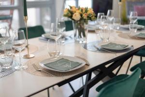 Luxury Penthouse for 8 - Center - Parking - Therme 8 min - Airport 15 min