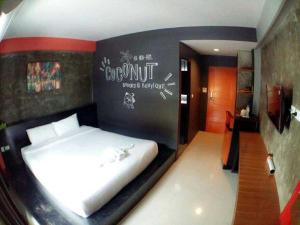 Coconut budget & boutique