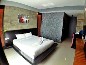 Coconut budget & boutique