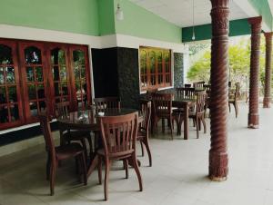 Aura Holiday Inn - Ubytování bez kategorie ve městě Tissamaharama