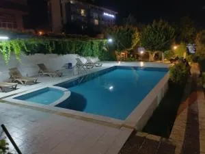 kadınlar denizi plaji 100 m bahceli havuzlu - 奥兹德雷