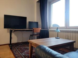Spacious central apartment with city views
