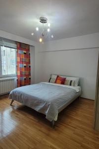 Spacious central apartment with city views