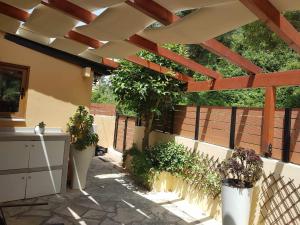 ΒeΙΙa appartment with private garden near Kanoni beach