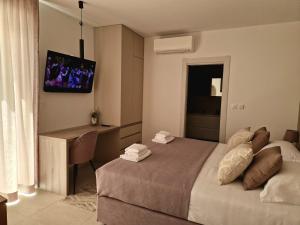 Luxury apartment Perla in Villa with heated pool