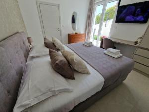 Luxury apartment Perla in Villa with heated pool