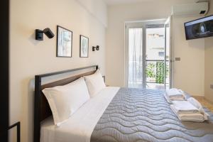 Marconi white flower house