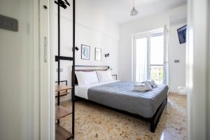 Marconi white flower house