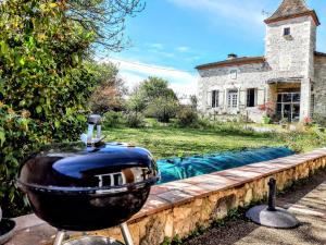 Gîte Mara des Bois - 3 chambres - jardin clos - piscine chauffée- terrasse - climatisation - parking