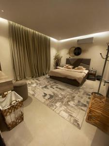 Upscale modern apartment شقة راقية أمام محطة الميترو