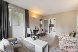 Parea Living - Cosy Flat with Skyline Views beside Canary Wharf