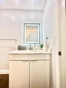 Spacious Convenient 22, Perfect for Groups in WPB