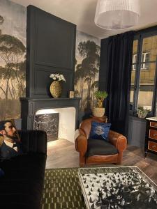 LA SUITE de NOTRE DAME au pied du CHATEAU FORT