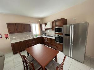 Mellieha 2 BDR Apartment Large Terrace & BBQ Area