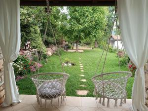 Apartment PARENZANA, little row HOUSE with big green yard in central Istria
