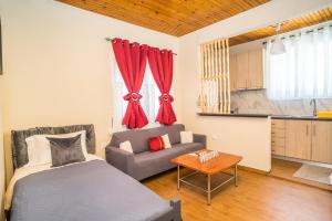 The DreamHouse Athens Airport