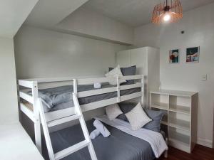 Big 2BR near Burgos Circle, Highstreet, St Lukes - B Parklane T1