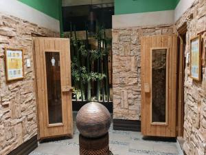 Big 2BR near Burgos Circle, Highstreet, St Lukes - B Parklane T1